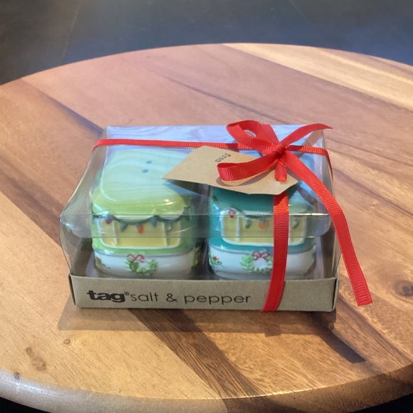 TAG Christmas camper salt and pepper shakers NWTS Adorable! Retro - Picture 2 of 7